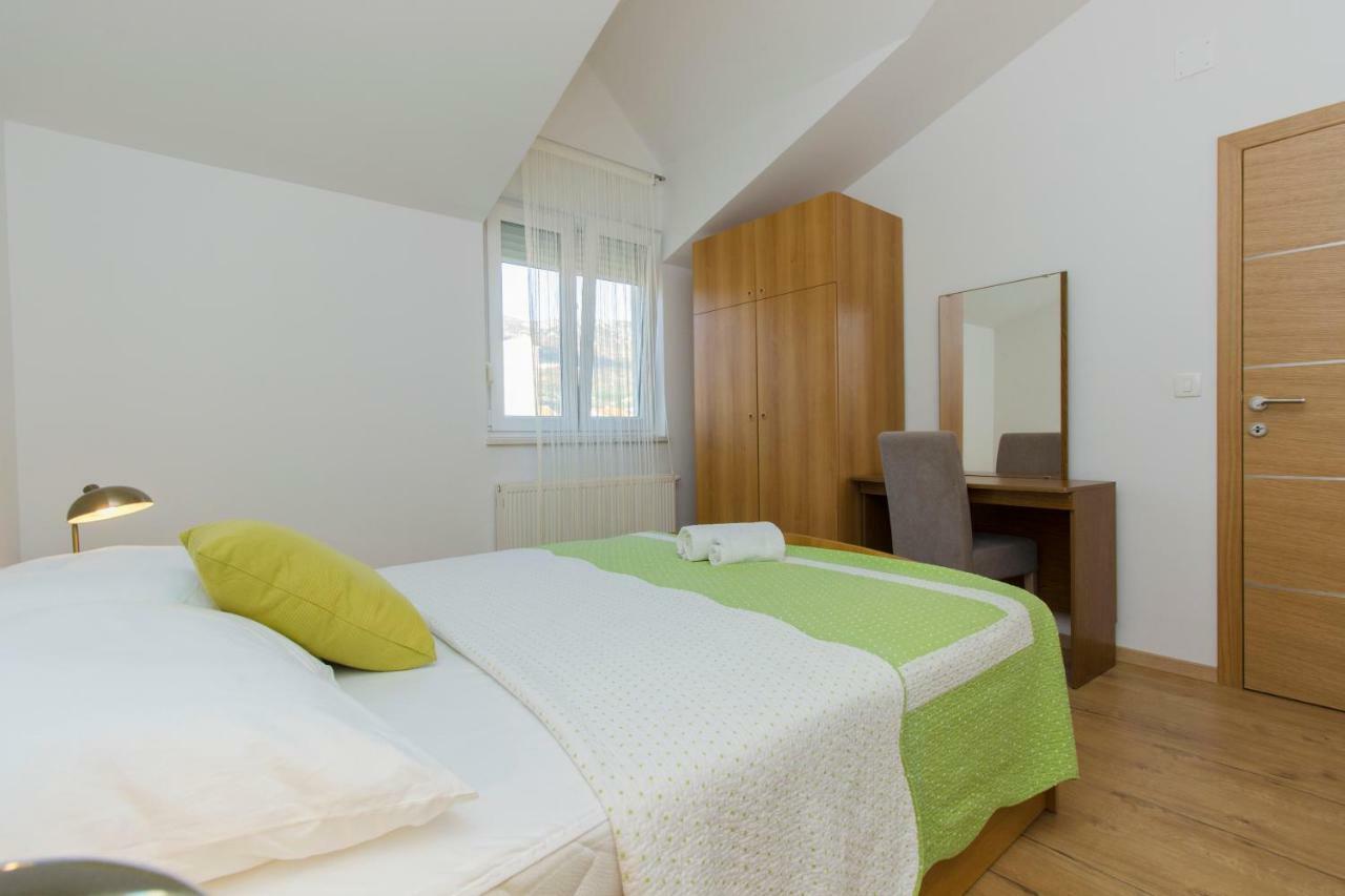 Apartmani Skelin***/**** Kaštela Exterior foto