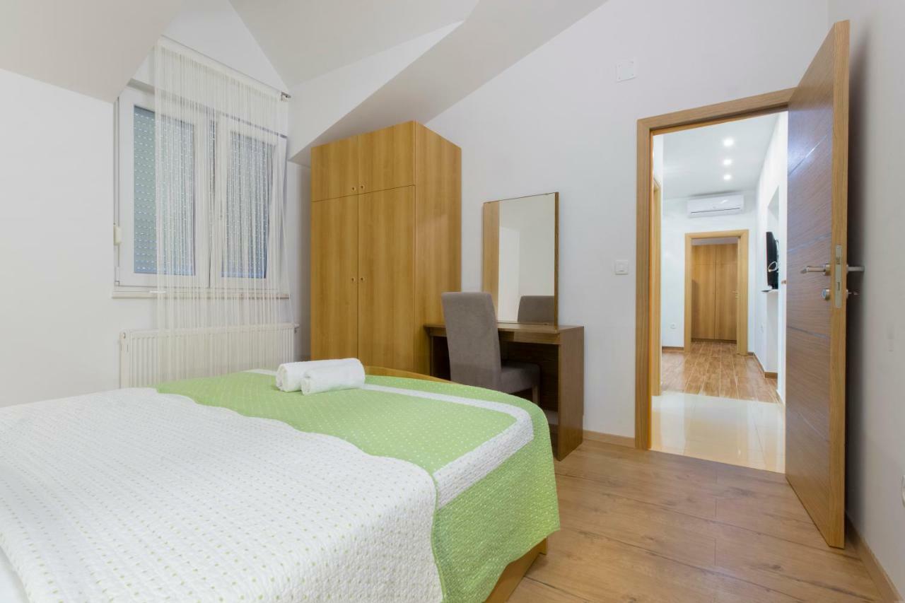Apartmani Skelin***/**** Kaštela Exterior foto